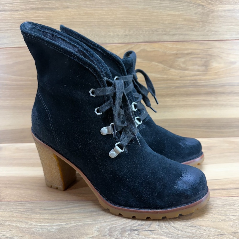 UGG Calynda Heeled Booties womens 8 Black Suede Lace up